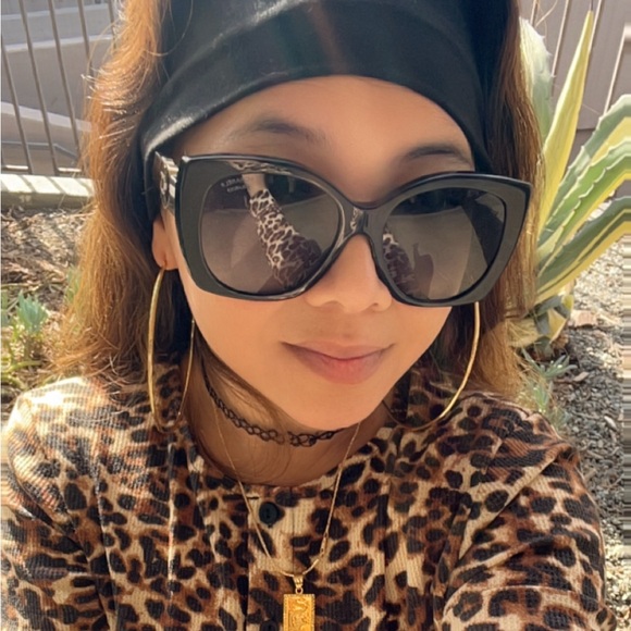 Chanel charming heart large square polarized sunglasses black w/case - Picture 9 of 9